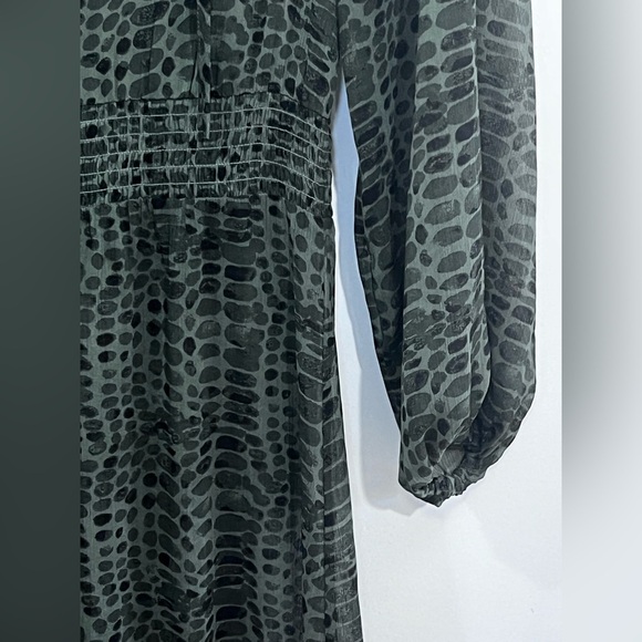 Elegant Green Patterned Dress, see through - Picture 9 of 9